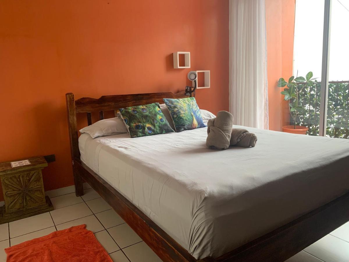 Casa De Lis Hotel & Tourist Info Centre Туриалба Екстериор снимка