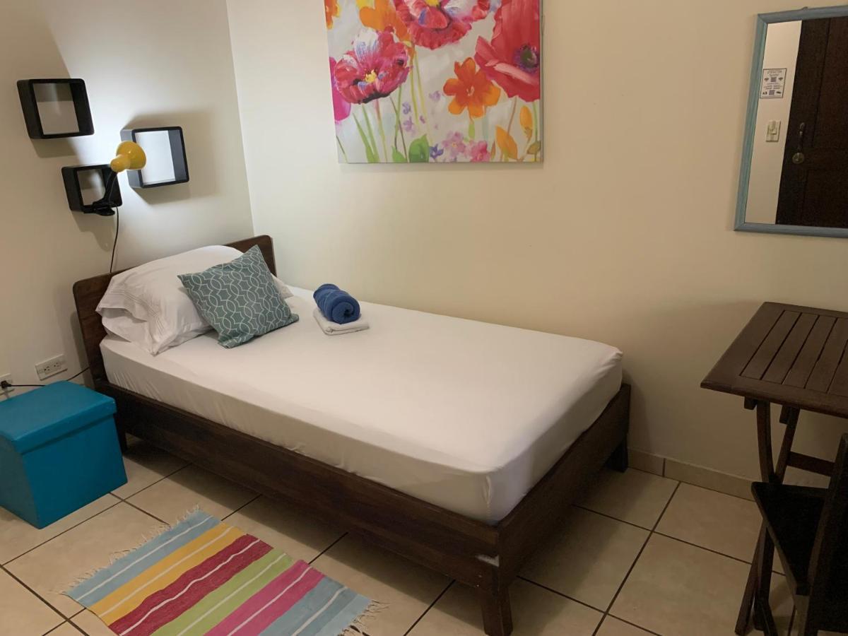 Casa De Lis Hotel & Tourist Info Centre Туриалба Екстериор снимка