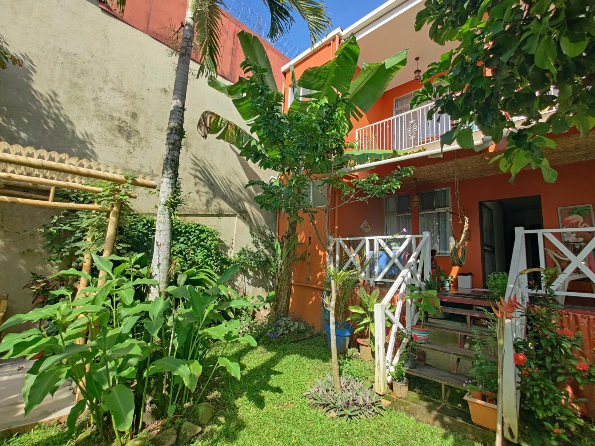 Casa De Lis Hotel & Tourist Info Centre Туриалба Екстериор снимка