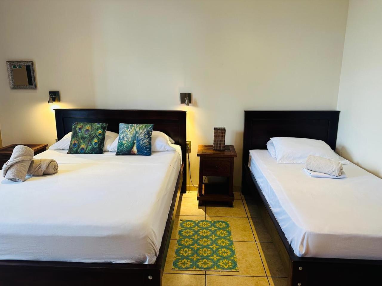 Casa De Lis Hotel & Tourist Info Centre Туриалба Екстериор снимка